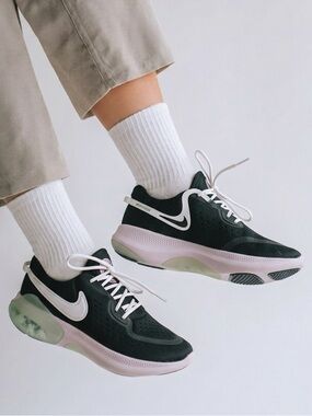 Nike Women’s joyride dual run sneakers black and purple